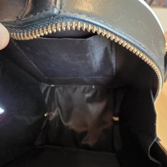 Chic White Quilted Vegan Leather Round Bag with Red Tassel - Picture 10 of 10